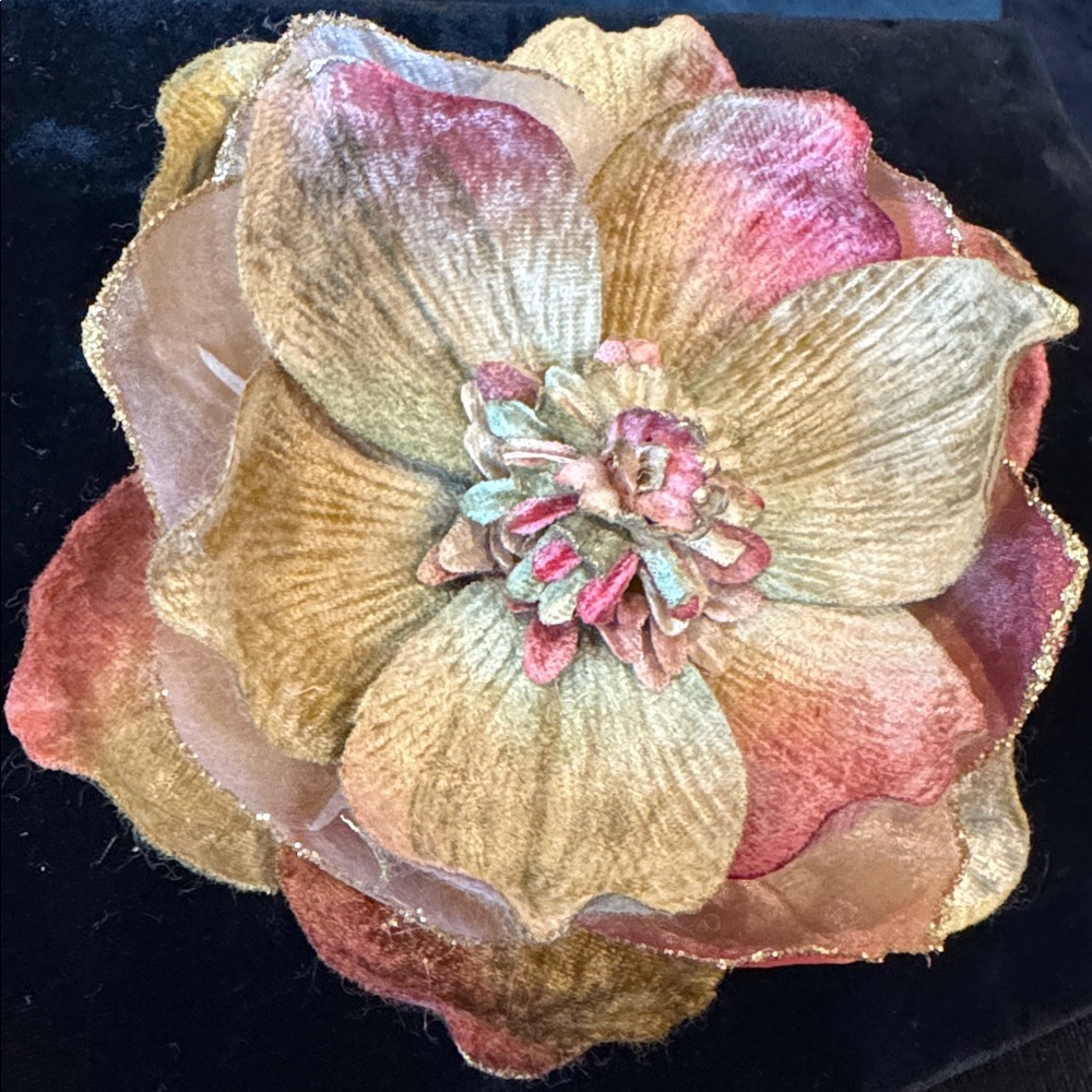 Beautiful Vintage Multicolor Floral Brooch - Picture 3 of 10